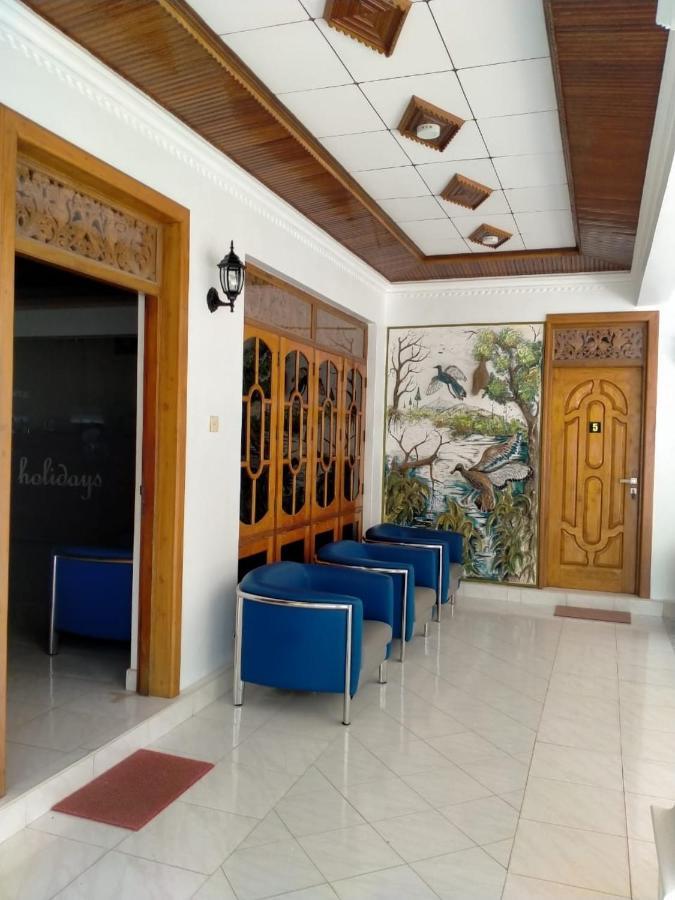Holidays Hotel Nainamadama Exterior photo
