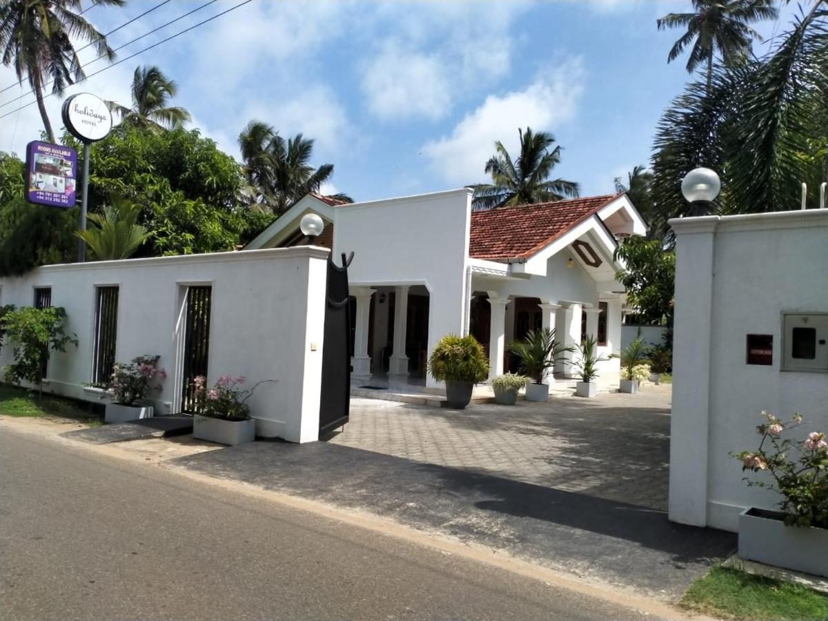 Holidays Hotel Nainamadama Exterior photo
