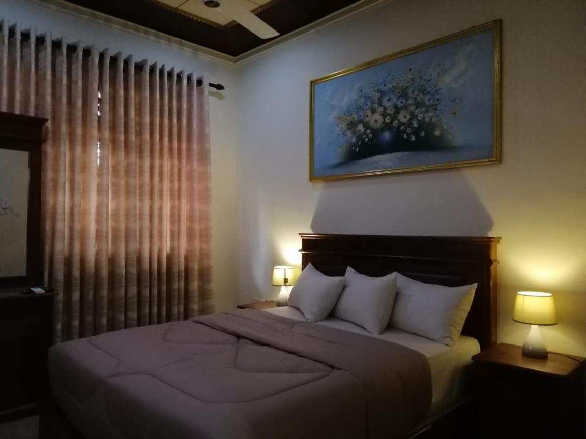Holidays Hotel Nainamadama Exterior photo
