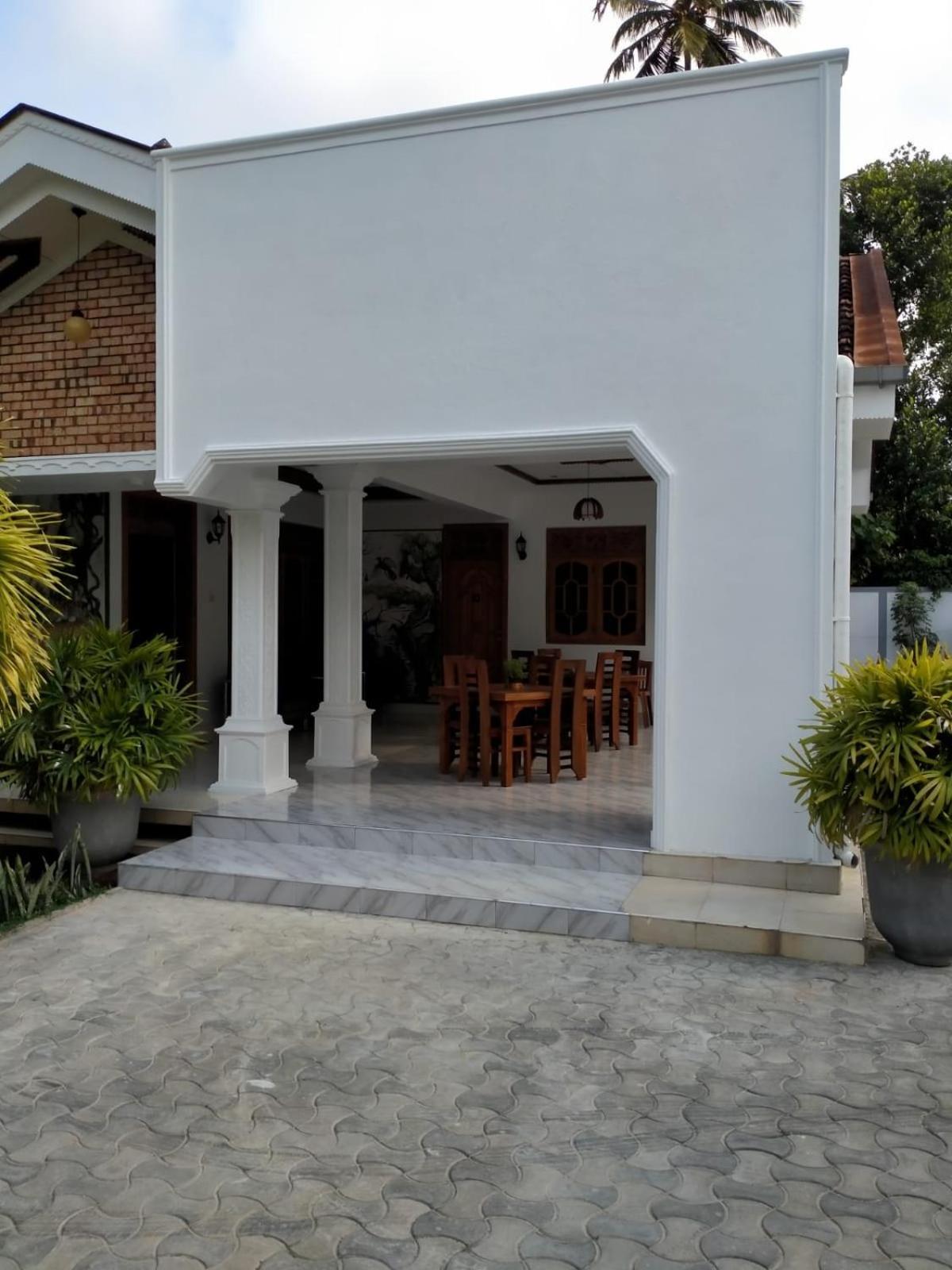 Holidays Hotel Nainamadama Exterior photo