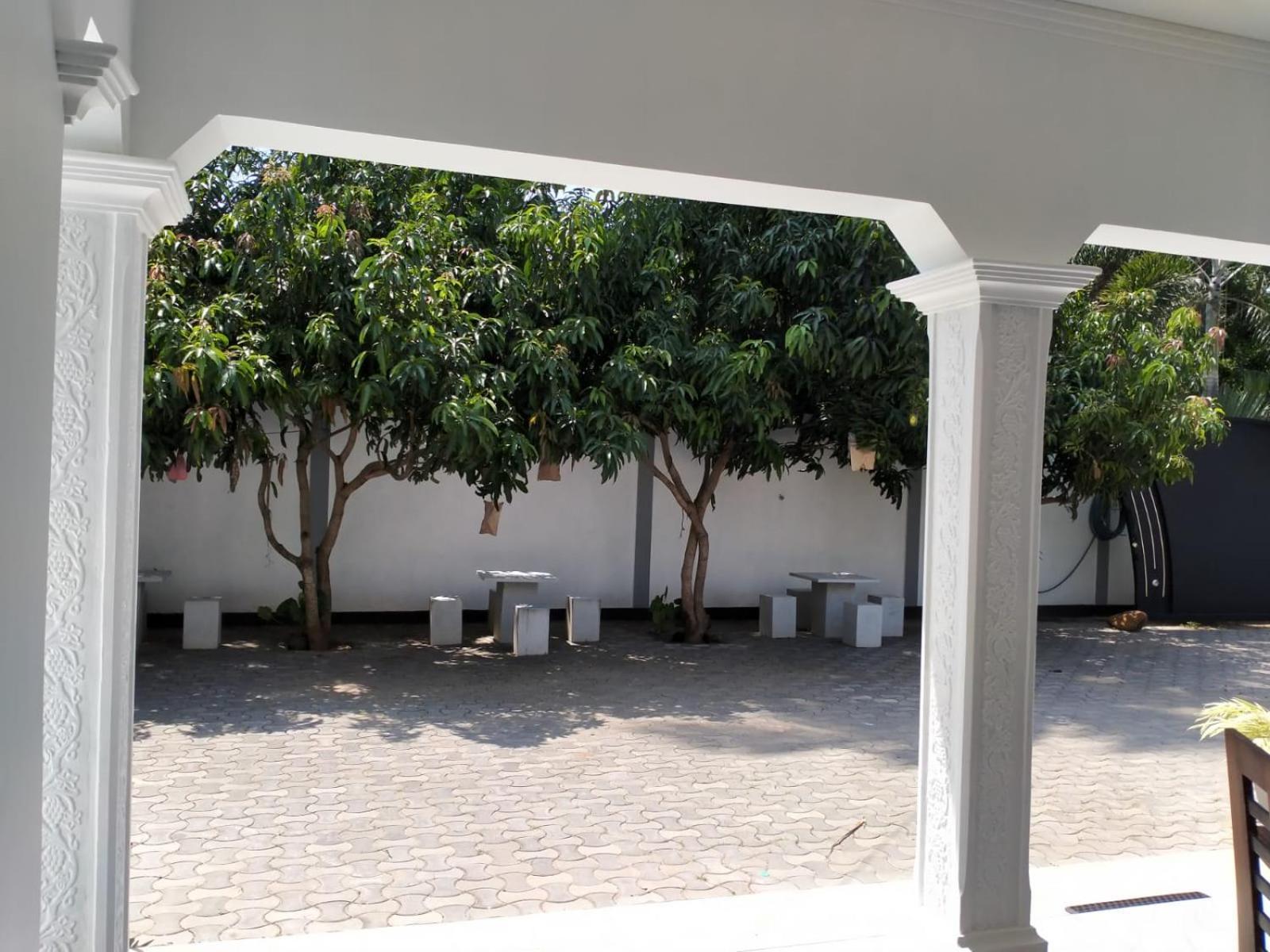 Holidays Hotel Nainamadama Exterior photo