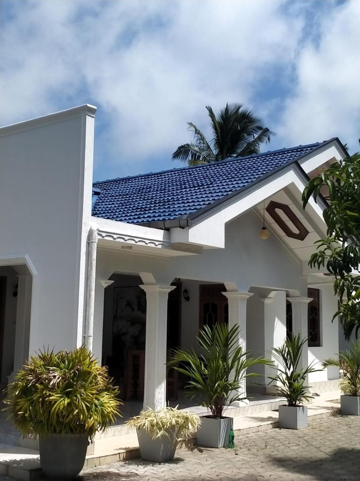 Holidays Hotel Nainamadama Exterior photo
