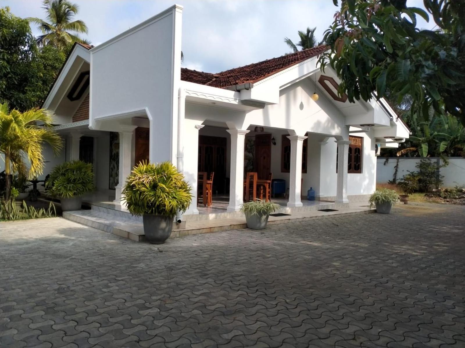 Holidays Hotel Nainamadama Exterior photo